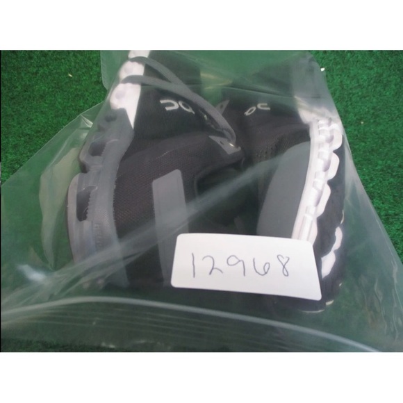 On Running Cloudflow Mens Size 9.5 Black Gray White Comfort Shoes Sneakers - Picture 13 of 13